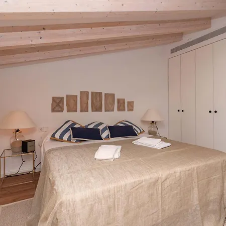 Roser Vell By Sealand Pollença