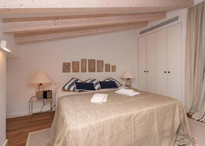 Roser Vell By Sealand Pollença