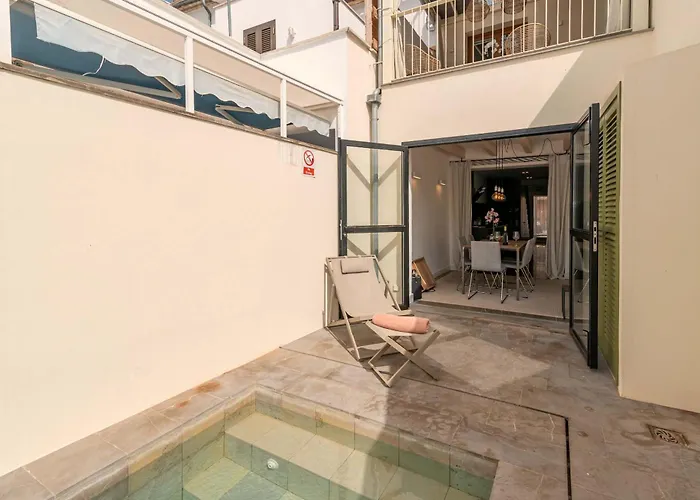 Roser Vell By Sealand Pollença