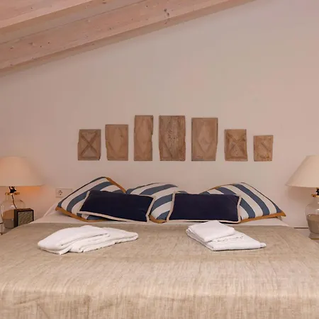 Roser Vell By Sealand Pollenca