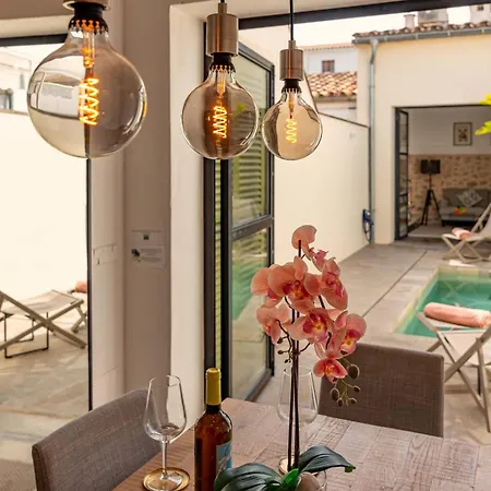 Roser Vell By Sealand Pollenca