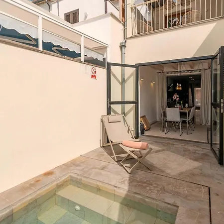 Roser Vell By Sealand Pollença